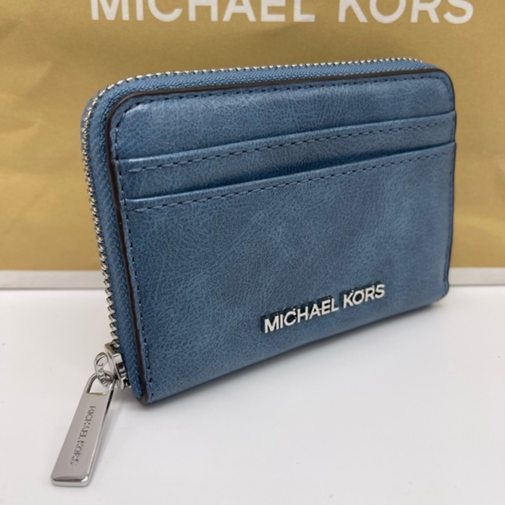 MICHAEL KORS Jet Set Medium Distressed Zip Around Card Case
Cornflower 
NWT
